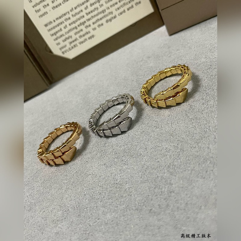 高級版。寶格麗窄版單圈光面細(xì)蛇戒指 ，真香系列... 實(shí)物簡單大方，價(jià)格美麗 做