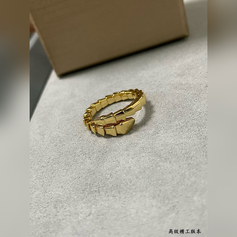 高級版。寶格麗窄版單圈光面細(xì)蛇戒指 ，真香系列... 實(shí)物簡單大方，價(jià)格美麗 做