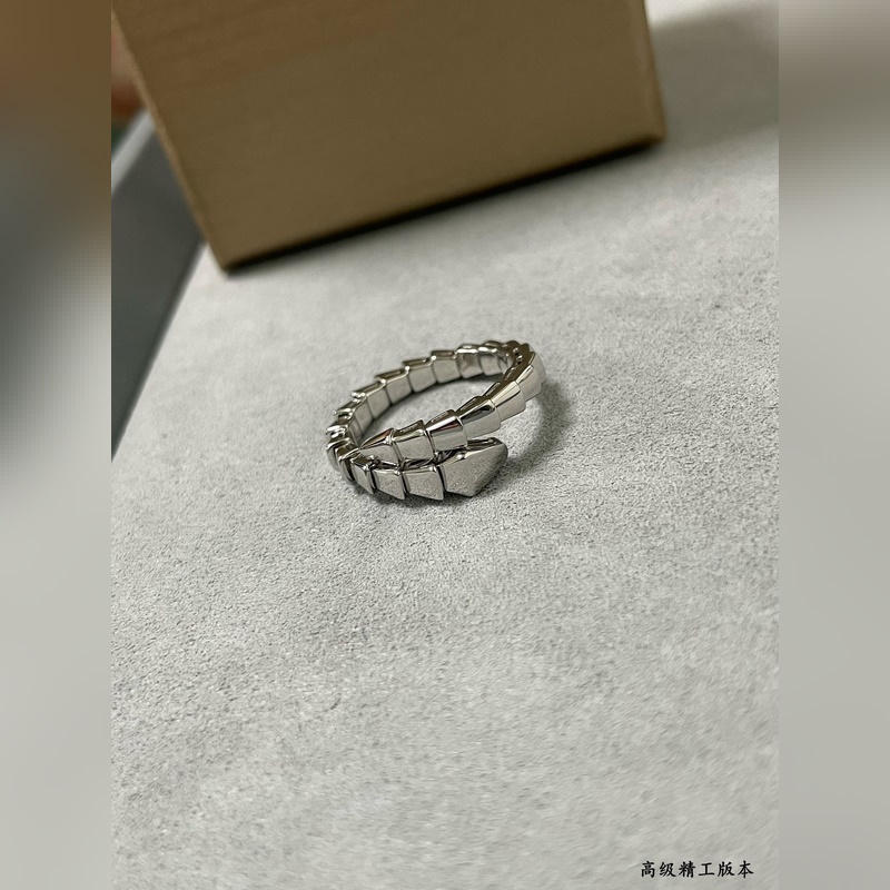 高級版。寶格麗窄版單圈光面細(xì)蛇戒指 ，真香系列... 實(shí)物簡單大方，價(jià)格美麗 做