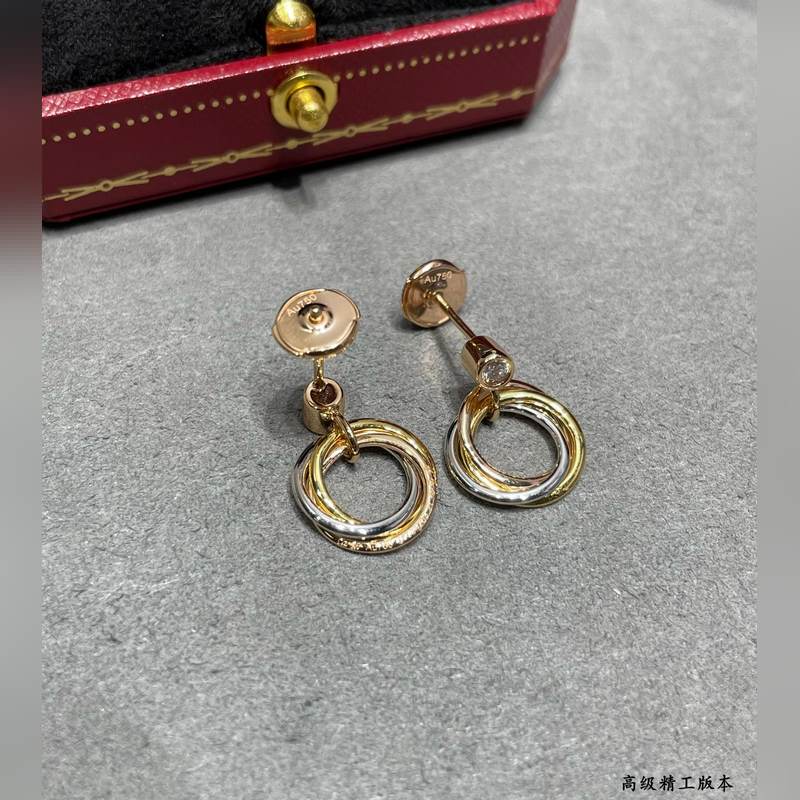 V金材質(zhì) 8060180 卡地亞三環(huán)耳環(huán)，又一款經(jīng)典，環(huán)抱鑲嵌 完美詮釋對稱美學(xué)