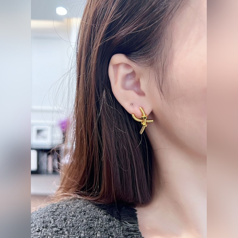 -專櫃圖 佩戴圖-卡地亞Cartier 交叉螺絲螺母耳釘耳環(huán)