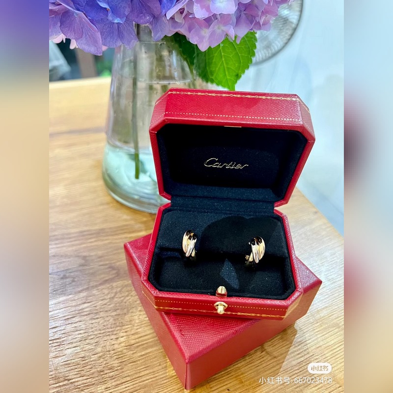 卡地亞新版 圓環 交叉 三色 耳扣 耳環 最經典受歡迎的一款耳釘，永恒經典 近年