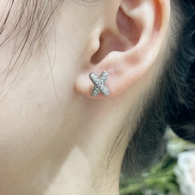 V金鍍咪金 5180180 配飛蝶耳塞 CHAUMET尚美巴黎交叉滿鑽耳釘，為X