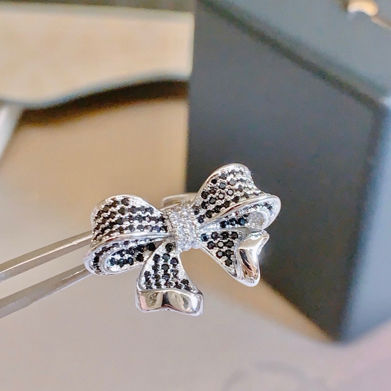 Chaumet 尚美巴黎 加冕 愛系列 尚美戒指 鑽戒系列 正品價值不菲的設(shè)計果