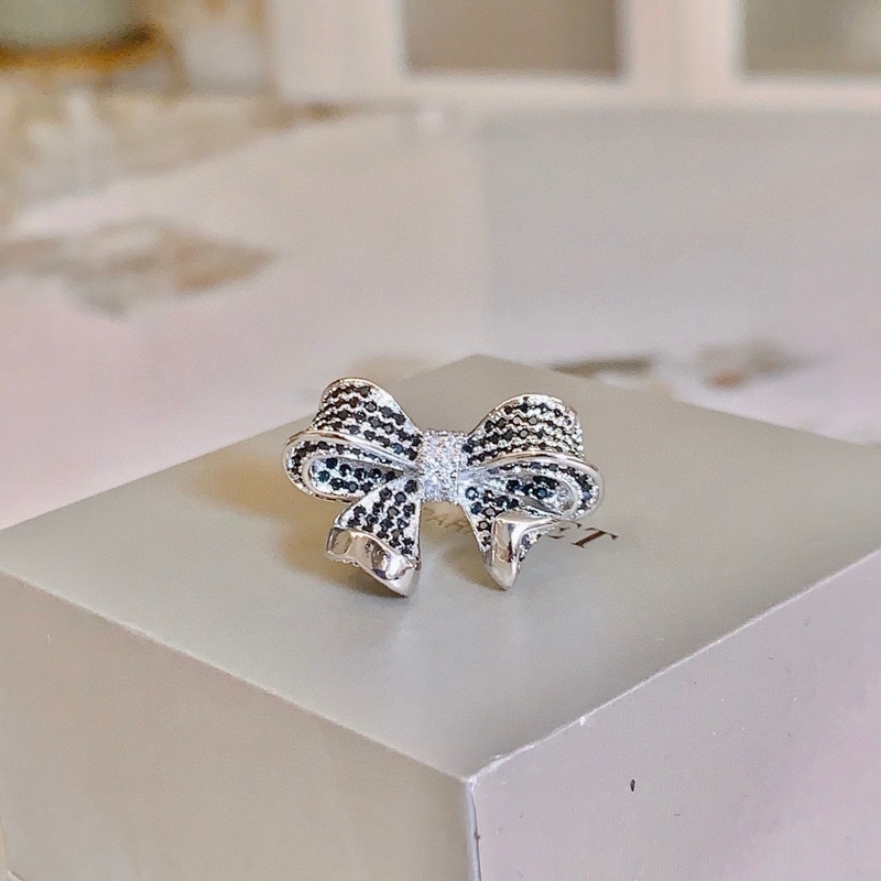 Chaumet 尚美巴黎 加冕 愛系列 尚美戒指 鑽戒系列 正品價值不菲的設(shè)計果