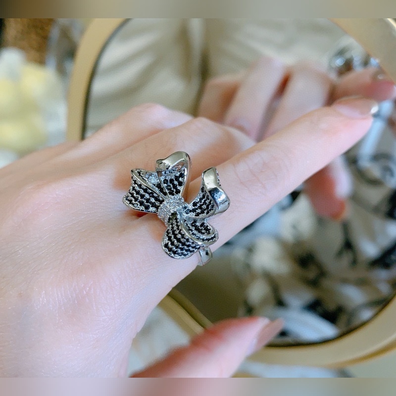 Chaumet 尚美巴黎 加冕 愛系列 尚美戒指 鑽戒系列 正品價值不菲的設(shè)計果