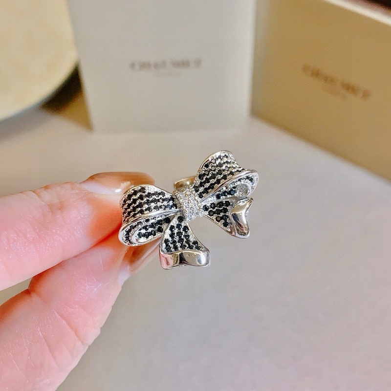 Chaumet 尚美巴黎 加冕 愛系列 尚美戒指 鑽戒系列 正品價值不菲的設(shè)計果