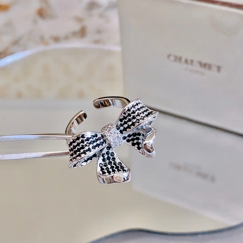 Chaumet 尚美巴黎 加冕 愛系列 尚美戒指 鑽戒系列 正品價值不菲的設(shè)計果