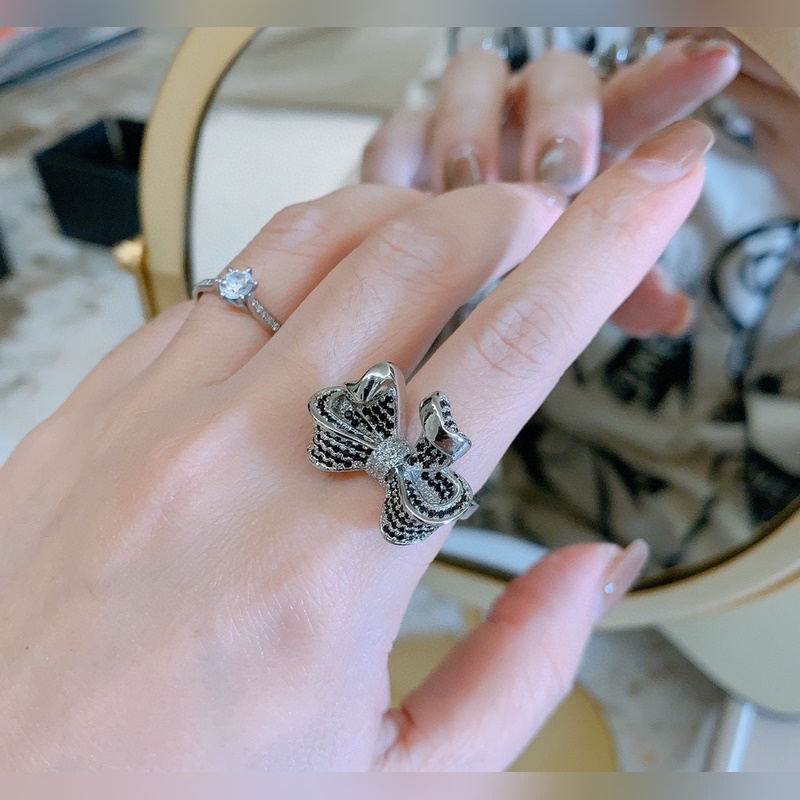 Chaumet 尚美巴黎 加冕 愛系列 尚美戒指 鑽戒系列 正品價值不菲的設(shè)計果