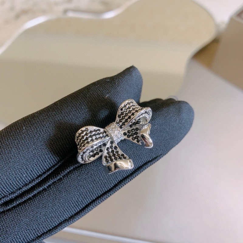 Chaumet 尚美巴黎 加冕 愛系列 尚美戒指 鑽戒系列 正品價值不菲的設(shè)計果