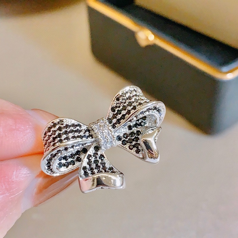 Chaumet 尚美巴黎 加冕 愛系列 尚美戒指 鑽戒系列 正品價值不菲的設(shè)計果