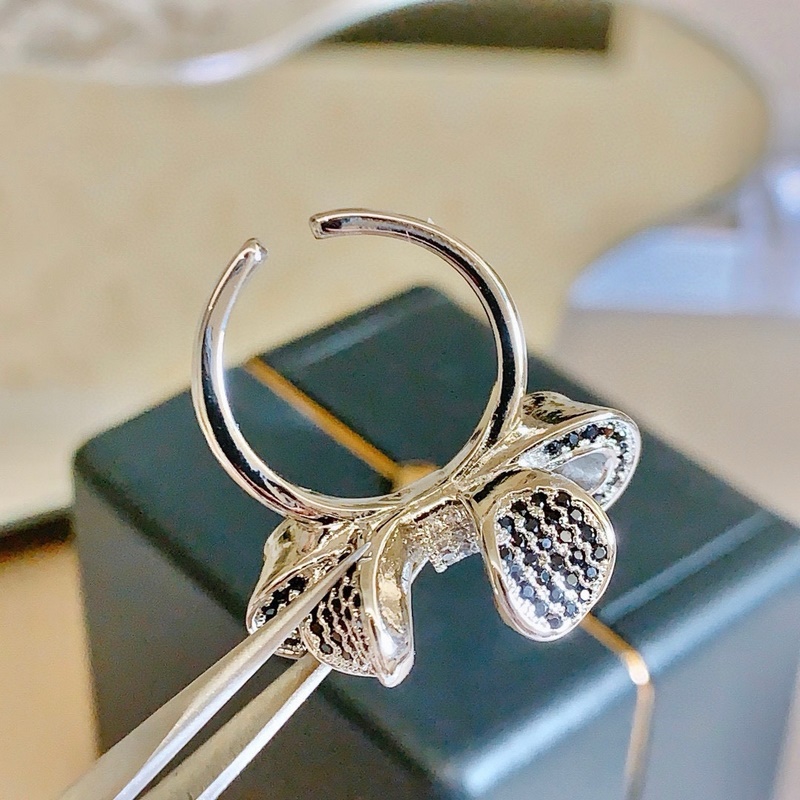 Chaumet 尚美巴黎 加冕 愛系列 尚美戒指 鑽戒系列 正品價值不菲的設(shè)計果