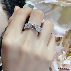 V金材質 2140240 碼數：678。尚美寬版滿鑽X戒指 CHAUMET的緣系