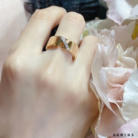 V金材質 2140220 碼數：678。尚美寬版光面X戒指 CHAUMET的緣系