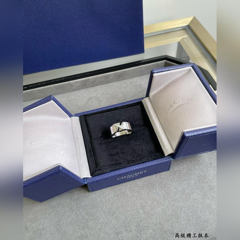 V金材質 2140220 碼數：678。尚美寬版光面X戒指 CHAUMET的緣系