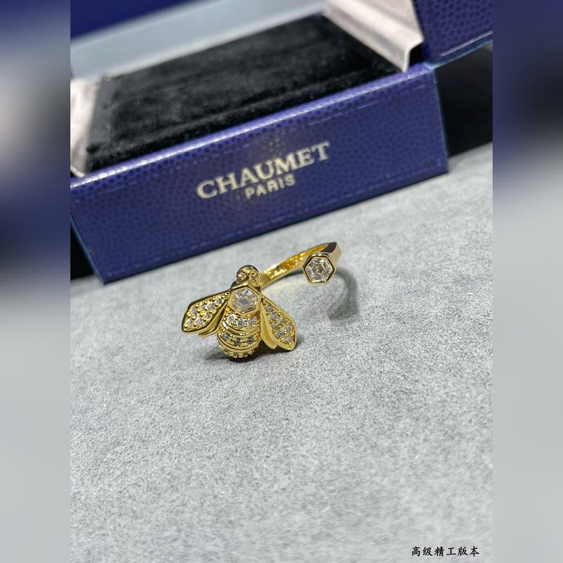 V金材質 2110160 碼數678。尚美蜜蜂戒指 戒指的一邊是一隻蜜蜂，代表著