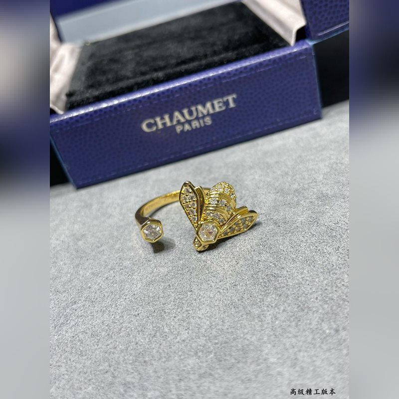 V金材質 2110160 碼數678。尚美蜜蜂戒指 戒指的一邊是一隻蜜蜂，代表著