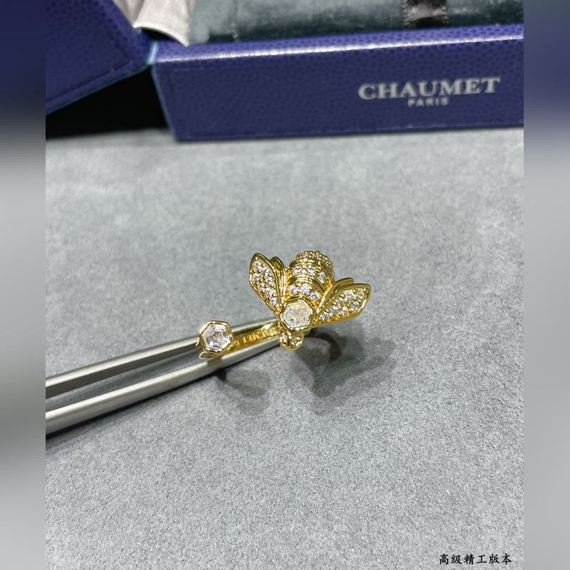 V金材質 2110160 碼數678。尚美蜜蜂戒指 戒指的一邊是一隻蜜蜂，代表著