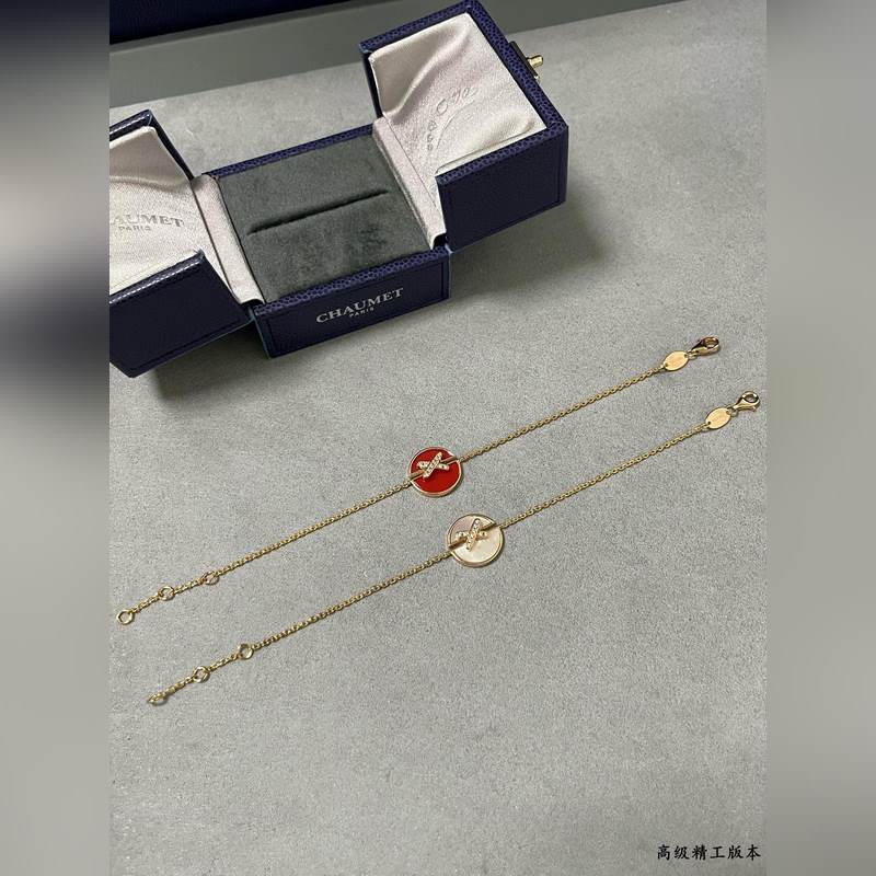 V金材質。5140180  CHAUMET尚美交叉圓形貝母手鍊。 為Xback們