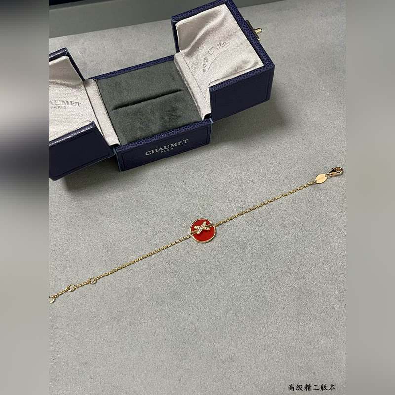 V金材質。5140180  CHAUMET尚美交叉圓形貝母手鍊。 為Xback們