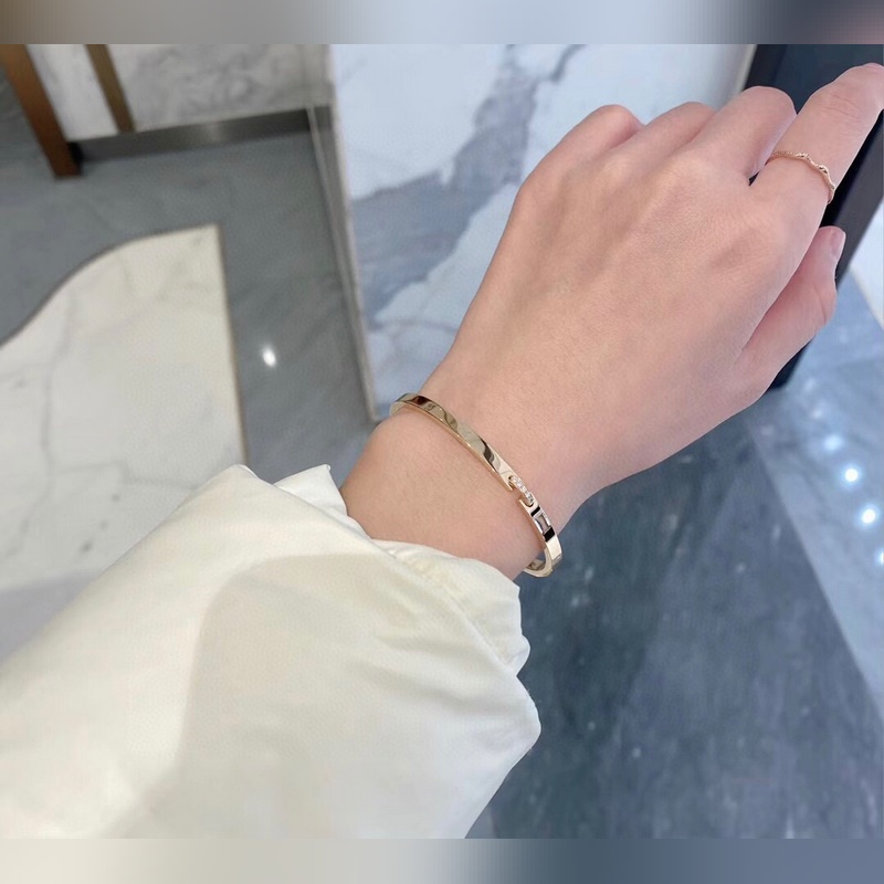 尚美手鐲  簡單演繹時尚之美 隨手拍就美的大贊 做工精緻 實(shí)拍 ，真實(shí)細(xì)節(jié)呈現(xiàn)