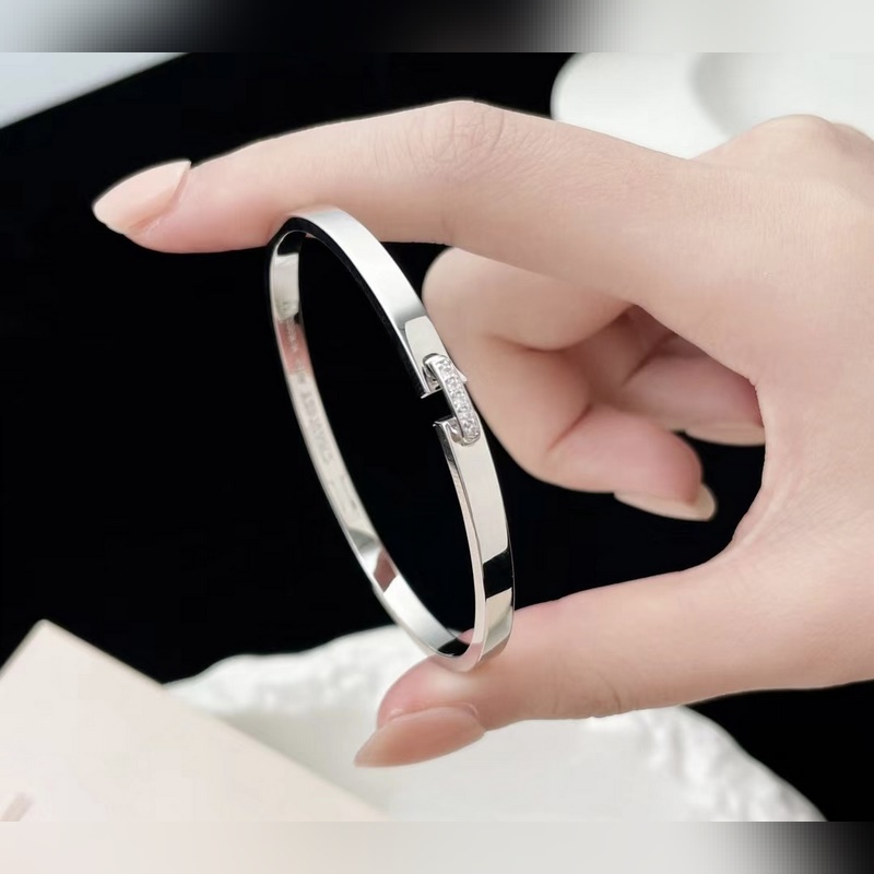 尚美手鐲  簡單演繹時尚之美 隨手拍就美的大贊 做工精緻 實拍 ，真實細節呈現