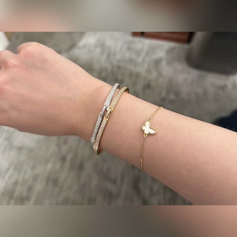 尚美手鐲  簡單演繹時尚之美 隨手拍就美的大贊 做工精緻 實拍 ，真實細節呈現