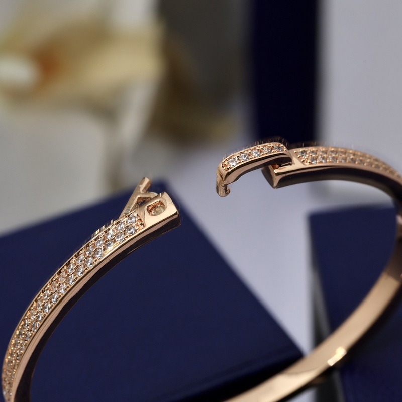 尚美手鐲  簡單演繹時尚之美 隨手拍就美的大贊 做工精緻 實拍 ，真實細節呈現