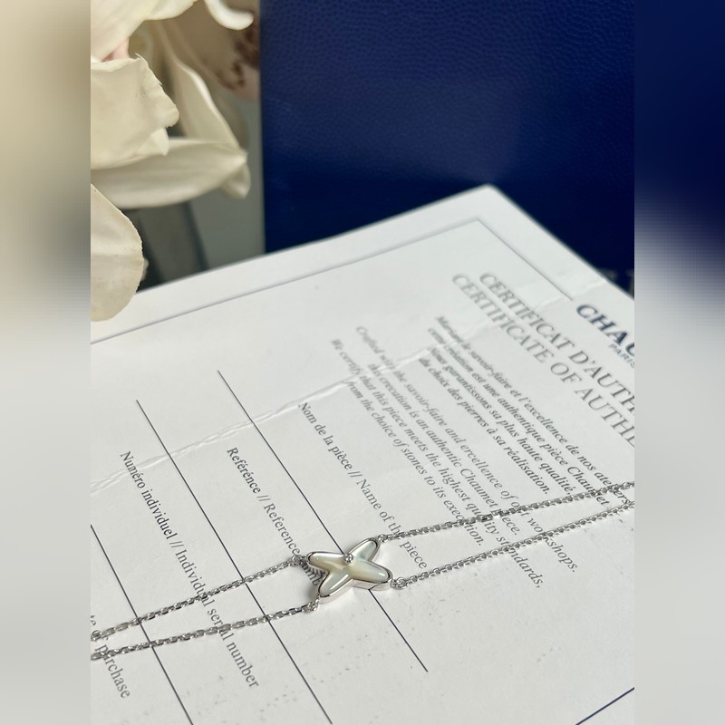 Chaumet 手鍊尚美白貝母 Liens 項鍊無愧年度最愛，Liens的設計