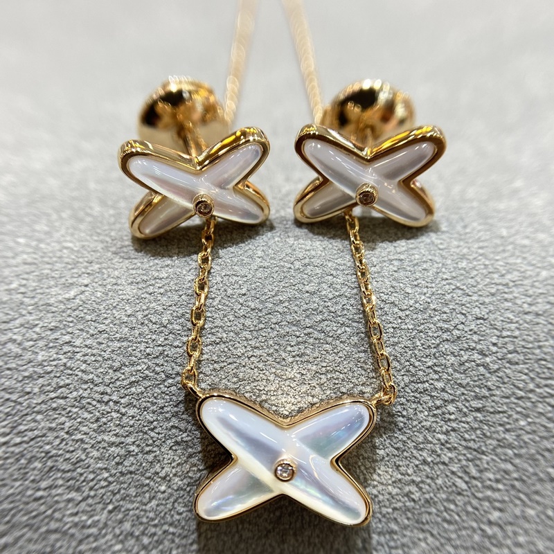 Chaumet尚美白貝母交叉項鍊LIENS緣系 一生 將經典元素詮釋出不同的款