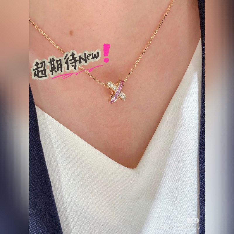 尚美巴黎CHAUMET Liens系列 粉鑽交叉 項鍊 獨特的扣子交叉設計象征著