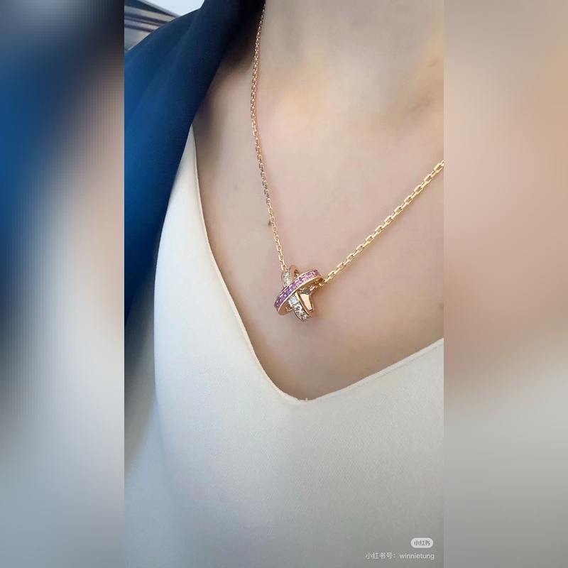 尚美巴黎CHAUMET Liens系列 粉鑽交叉 項鍊 獨特的扣子交叉設計象征著