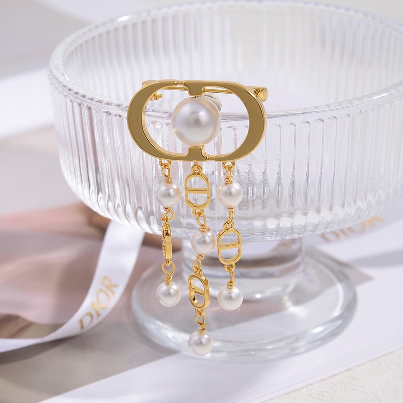 Dior·迪奧 新品字母胸針 金屬質感逆襲版字母潮範兒搶風頭 完全勝任現代年輕人