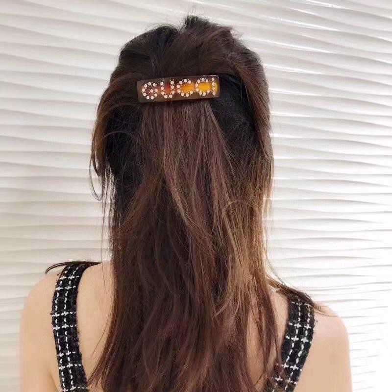 Gucci 古馳樹脂滿鑽發(fā)夾 時尚百搭款式 兩色可選哦