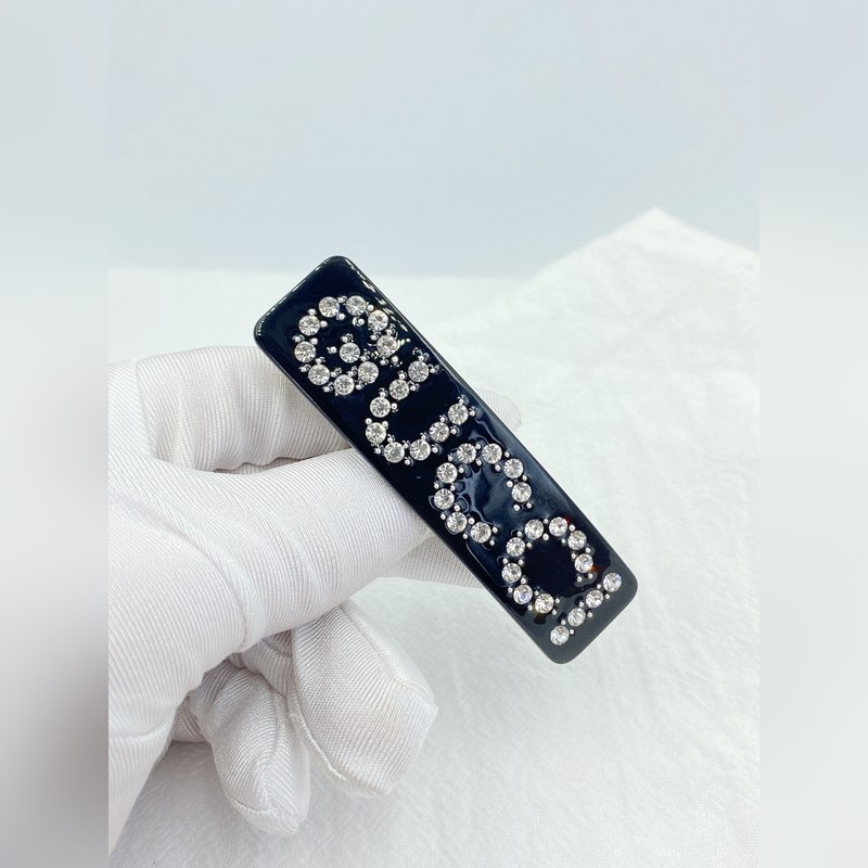 Gucci 古馳樹脂滿鑽發(fā)夾 時尚百搭款式 兩色可選哦