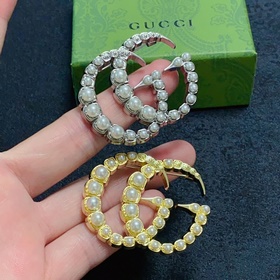 古馳Gucci專櫃新款雙G珍珠金銀胸針，是最懂女人的飾物。那些傾注了全部心血去做