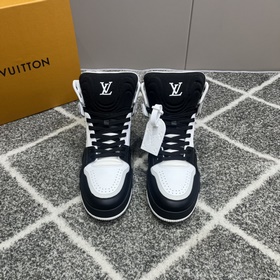 頂級版本LV2025秋冬TRAINER 高幫運動鞋 ，此款 L高幫運動鞋呈現出源