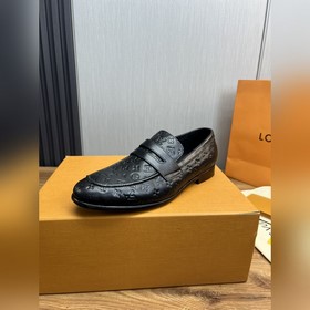 LV.新款高檔真皮大底商務休閑皮鞋 此次選用了原版皮系列，高級感十足！上腳舒适