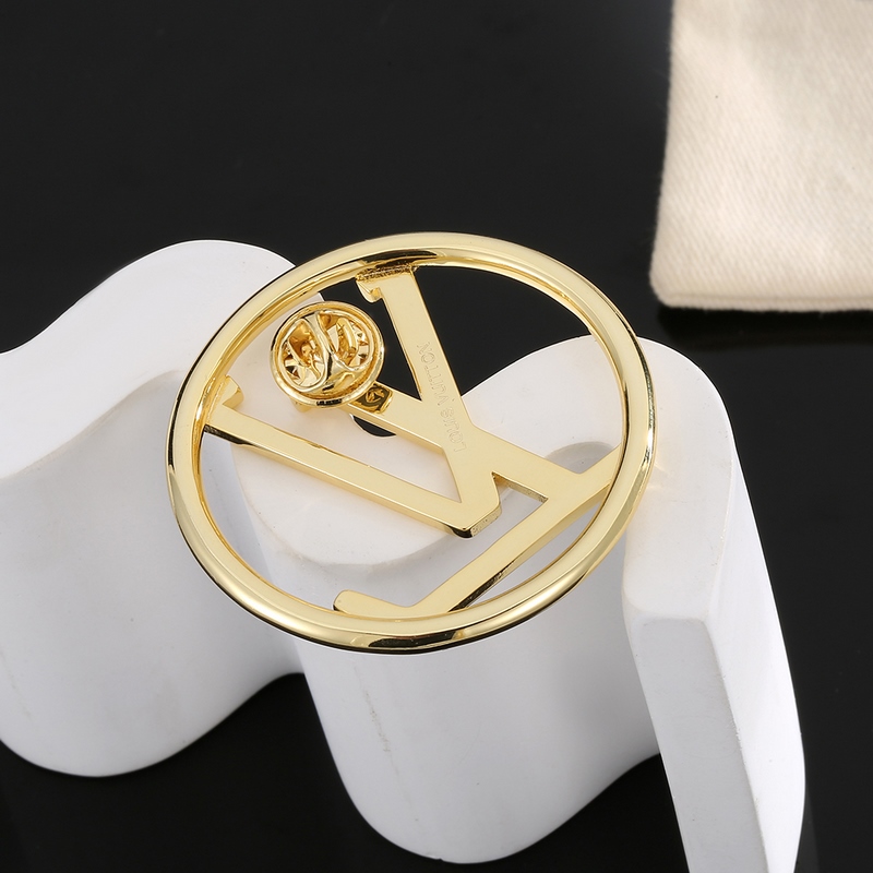 【精工版本】路易威登胸針 秉承精湛匠藝，以鍛造耀目 LV Twig 拋光色澤成就