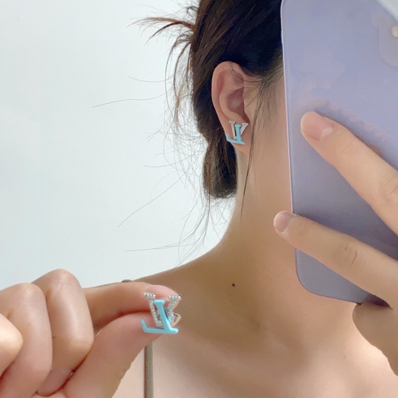 LV字母蒂芙尼藍(lán)鑲鑽耳釘耳環(huán) 原版黃銅 925純銀針 實(shí)拍 設(shè)計(jì)不張揚(yáng) 不高調(diào)卻