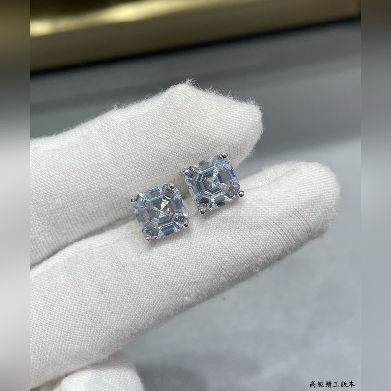 9 2 5 7670130 蒂芙尼四爪白鑽耳釘   所見即所得！寶塔式切工方鑽