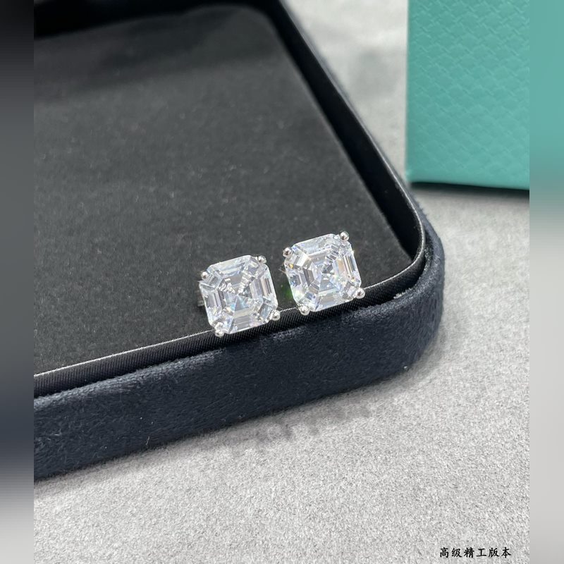 9 2 5 7670130 蒂芙尼四爪白鑽耳釘   所見即所得！寶塔式切工方鑽