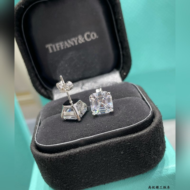 9 2 5 7670130 蒂芙尼四爪白鑽耳釘   所見即所得！寶塔式切工方鑽