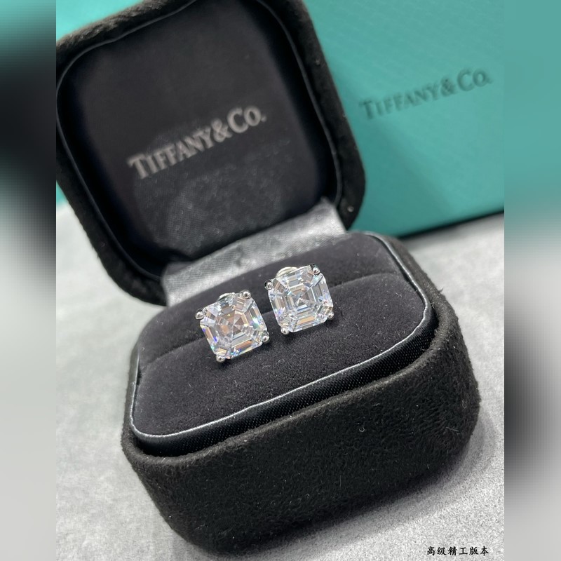 9 2 5 7670130 蒂芙尼四爪白鑽耳釘   所見即所得！寶塔式切工方鑽