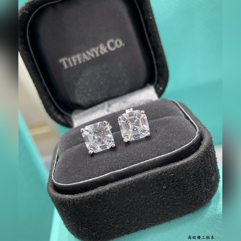 9 2 5 7670130 蒂芙尼四爪白鑽耳釘   所見即所得！寶塔式切工方鑽