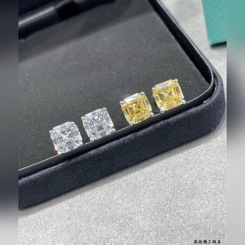 9 2 5 7670130 蒂芙尼四爪白鑽耳釘   所見即所得！寶塔式切工方鑽