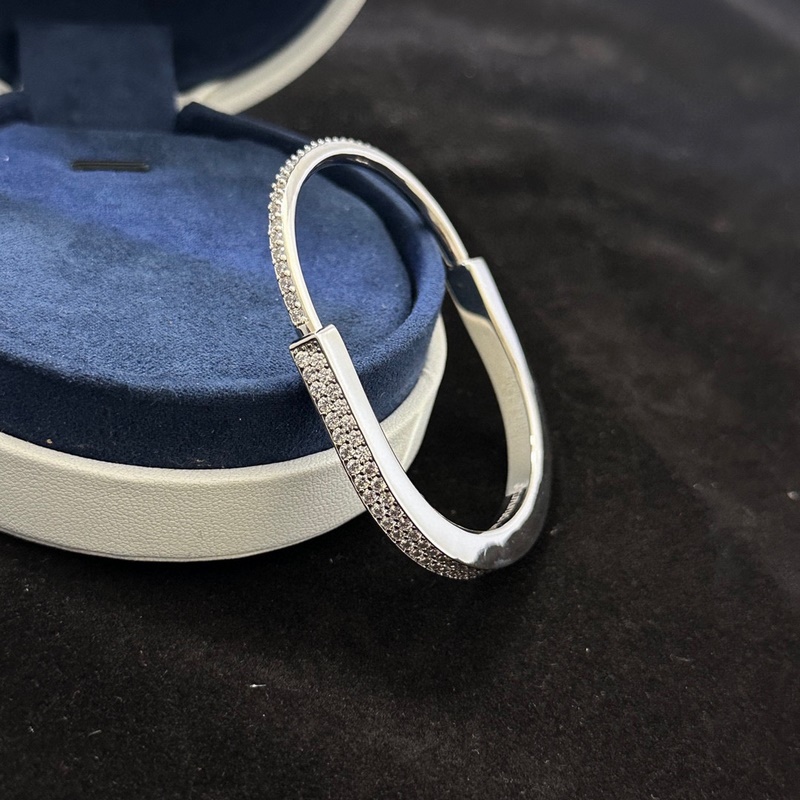 Tiffany 蒂芙尼 火爆登場 U型鎖 滿鑽手鐲 歐美範十足 人手必備 超精工