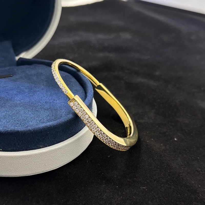 Tiffany 蒂芙尼 火爆登場 U型鎖 滿鑽手鐲 歐美範十足 人手必備 超精工