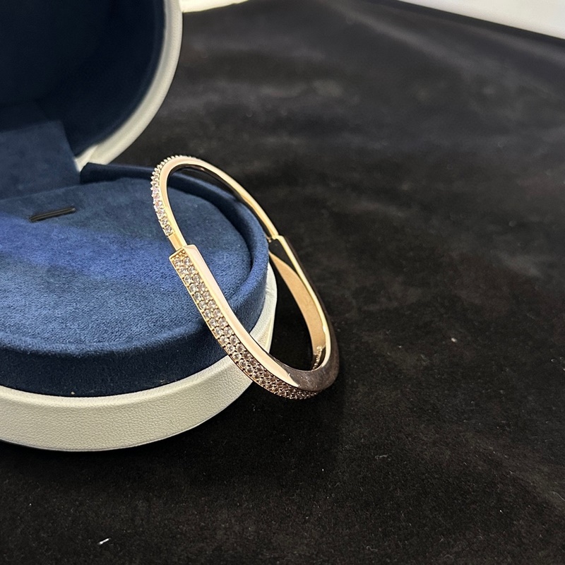 Tiffany 蒂芙尼 火爆登場 U型鎖 滿鑽手鐲 歐美範十足 人手必備 超精工