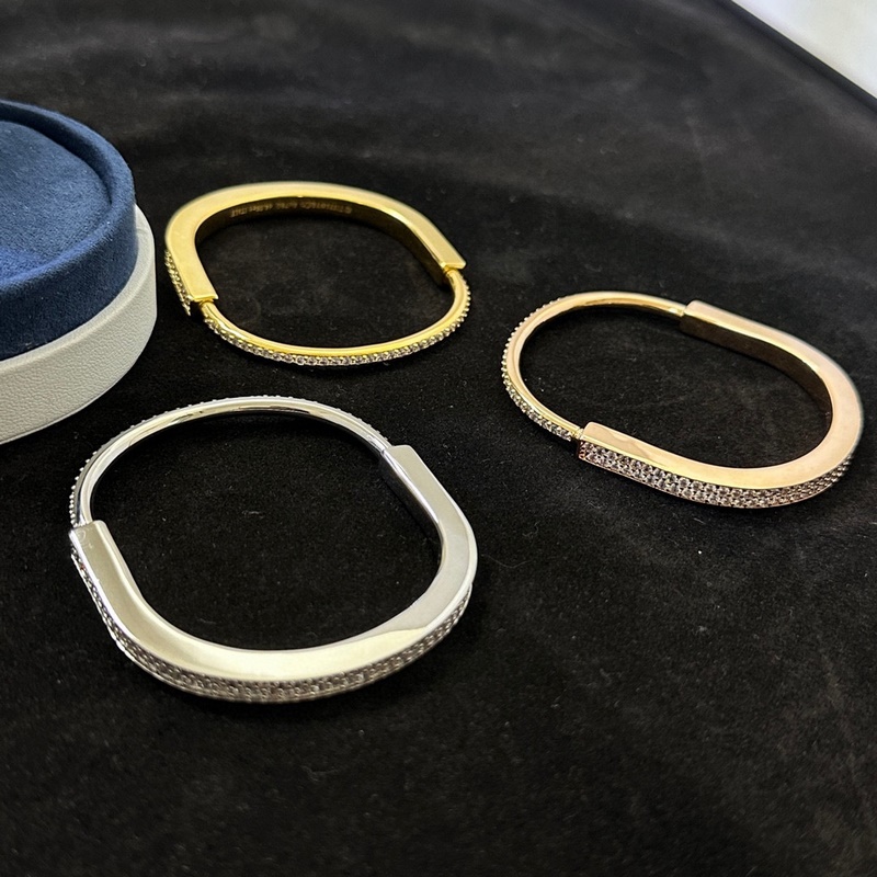 Tiffany 蒂芙尼 火爆登場 U型鎖 滿鑽手鐲 歐美範十足 人手必備 超精工